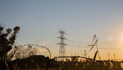 El precio de la luz prosigue a la baja y cae un 40% este domingo, hasta los 30,4 euros/MWh