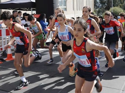 Dani Rodríguez e Iria Fernández mandan en la carrera por las calles de O Vinteún