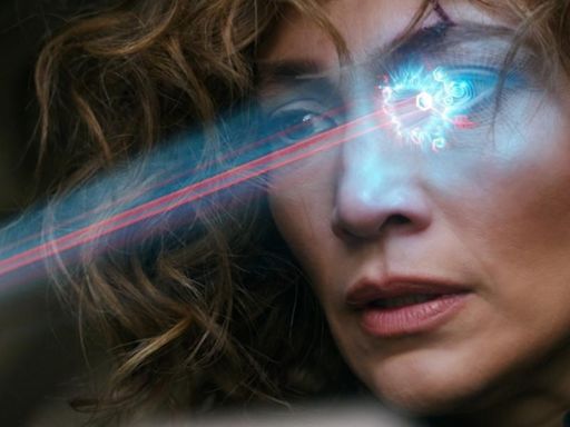 En Atlas, por Netflix, Jennifer Lopez combate la Inteligencia artificial y salva a la Humanidad sin despeinarse