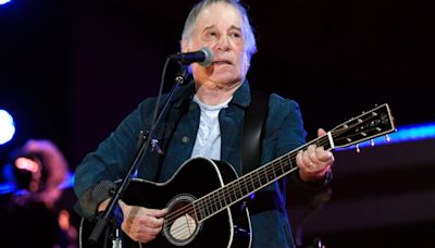 Paul Simon speaks at New England Conservatory commencement