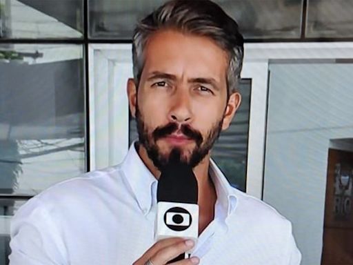 Repórter da Globo exibe o abdômen definido em selfie no espelho