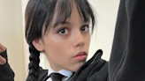 Jenna Ortega compartilha foto nos bastidores de 'Wandinha'