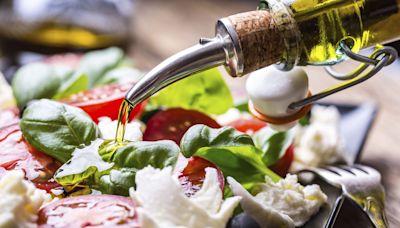Cette recette de salade d’été facile du chef triplement étoilé Pierre Gagnaire est parfaite pour changer de la classique tomates-mozzarella