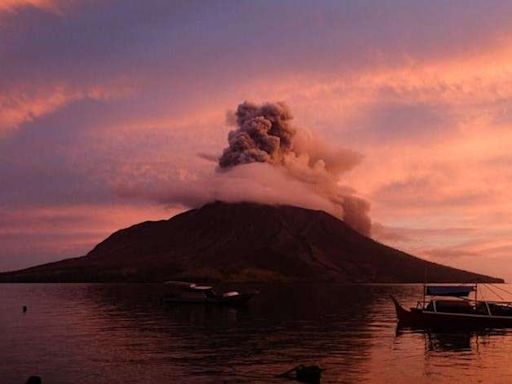 Vulcão indonésio Ruang tem nova erupção