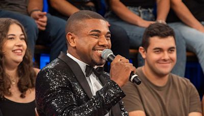 ‘Altas Horas’ recebe Davi Brito e banda internacional no programa de hoje; conheça outros convidados