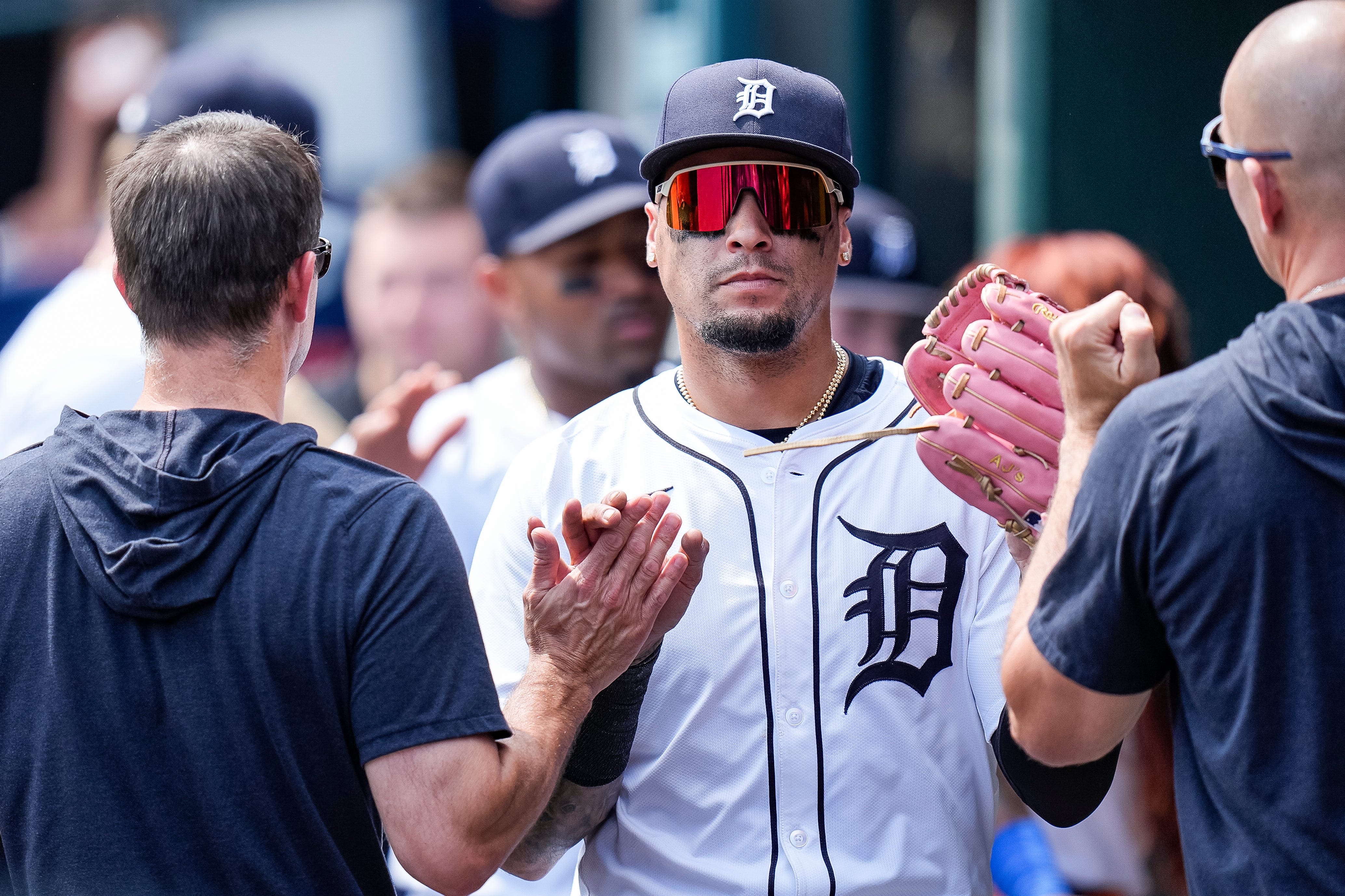 Detroit Tigers' Javier Báez has 'different' back injury; Mark Canha needs wrist treatment