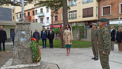 El Ayuntamiento de Huesca, protagonista del izado de Bandera en la Subdelegación de Defensa en Huesca