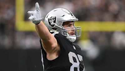 Antonio Pierce called Raiders TE Michael Mayer after team drafted TE Brock Bowers