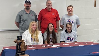 Gabriel Richard’s Makenna Jarratt signs to play college basketball at Cleary University
