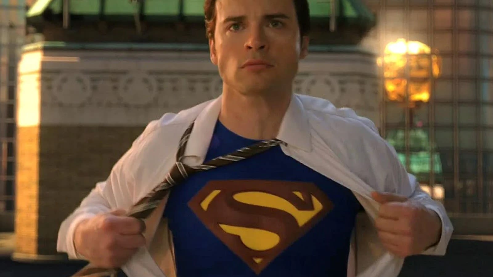 Former Superman Actor Tom Welling Has One Regret About Smallville - SlashFilm