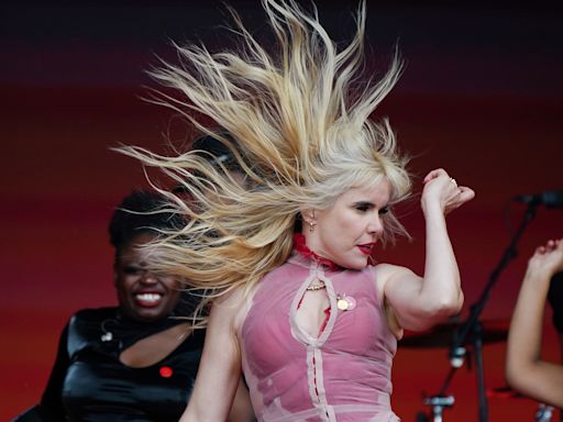 Paloma Faith gives relationship advice to men in Glastonbury crowd