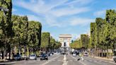 Organizan un picnic para 4.000 personasen la calle más famosa de París