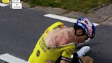 Tremenda caída con huesos rotos para el ciclista Wout Van Aert, favorito al podio en París 2024