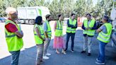 Dos nuevos camiones de carga lateral mejoran la recogida de residuos en el Campo de Montiel