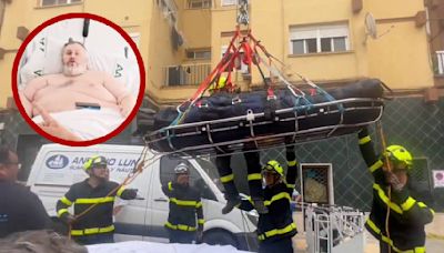 VIDEO: Bomberos logran trasladar a un hombre de 300 kilos a un hospital en España