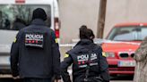 Los Mossos suspendieron un año a un agente por colaborar con la seguridad de Vox en su tiempo libre