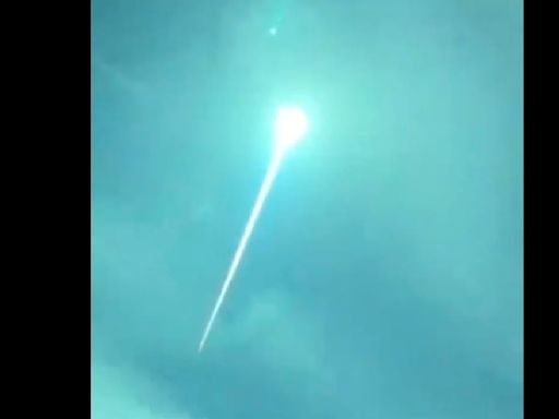Suspected Meteor Turns Sky Over Portugal an Astonishing Neon Blue