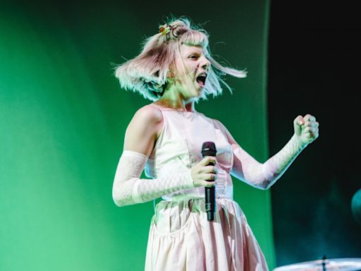 AURORA wants to work with more metal bands