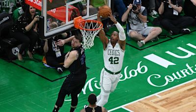 Al Horford complementa a Jaylen Brown y Kristaps Porzingis en el Juego 1 de las NBA Finals