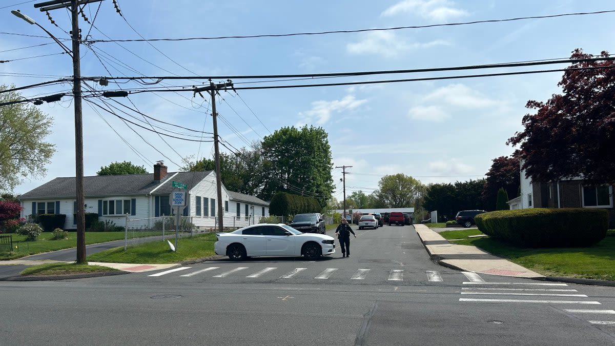 Students return to Griswold Middle School in Rocky Hill after bomb threat