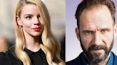 Anya Taylor-Joy compartirá créditos con Ralph Fiennes en el thriller The Menu