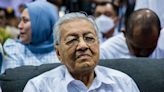 Dr Mahathir: Anwar needs experts not loyalists to tackle unemployment and high cost of living