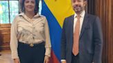 Quién es el comunicador que quedó encargado de la embajada de Colombia en Washington