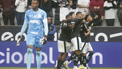 Botafogo vence o Corinthians e dorme na liderança do Brasileirão | Botafogo | O Dia
