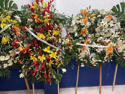 A días de las elecciones, dejan coronas fúnebres dedicadas a candidata del PAN-PRI-PRD a presidencia en Guanajuato | El Universal