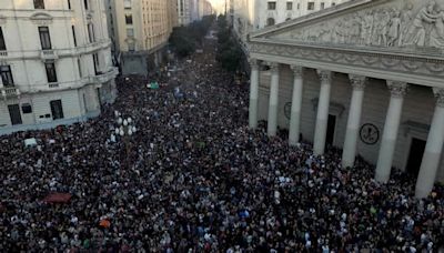 Buenos Aires: Hunderttausende Argentinier protestieren gegen Mileis Sparkurs bei Bildung