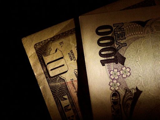 Yen drops to 38-year low, US dollar slumps after weak data