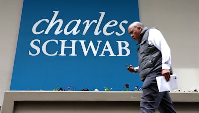 Some customers at Charles Schwab and other brokerage firms report issues logging in during market sell-off