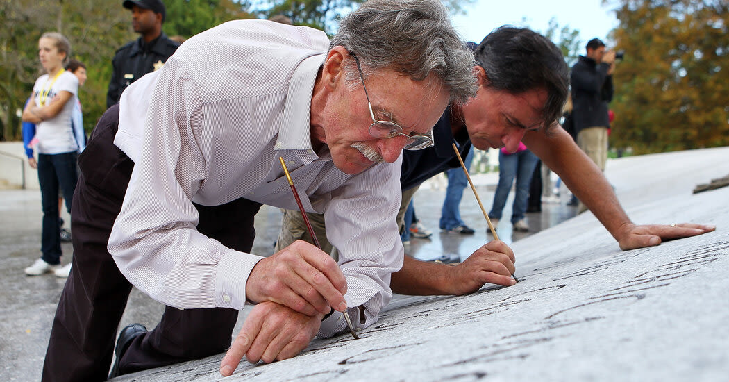 John Everett Benson, Who Chiseled John F. Kennedy’s Grave, Dies at 85