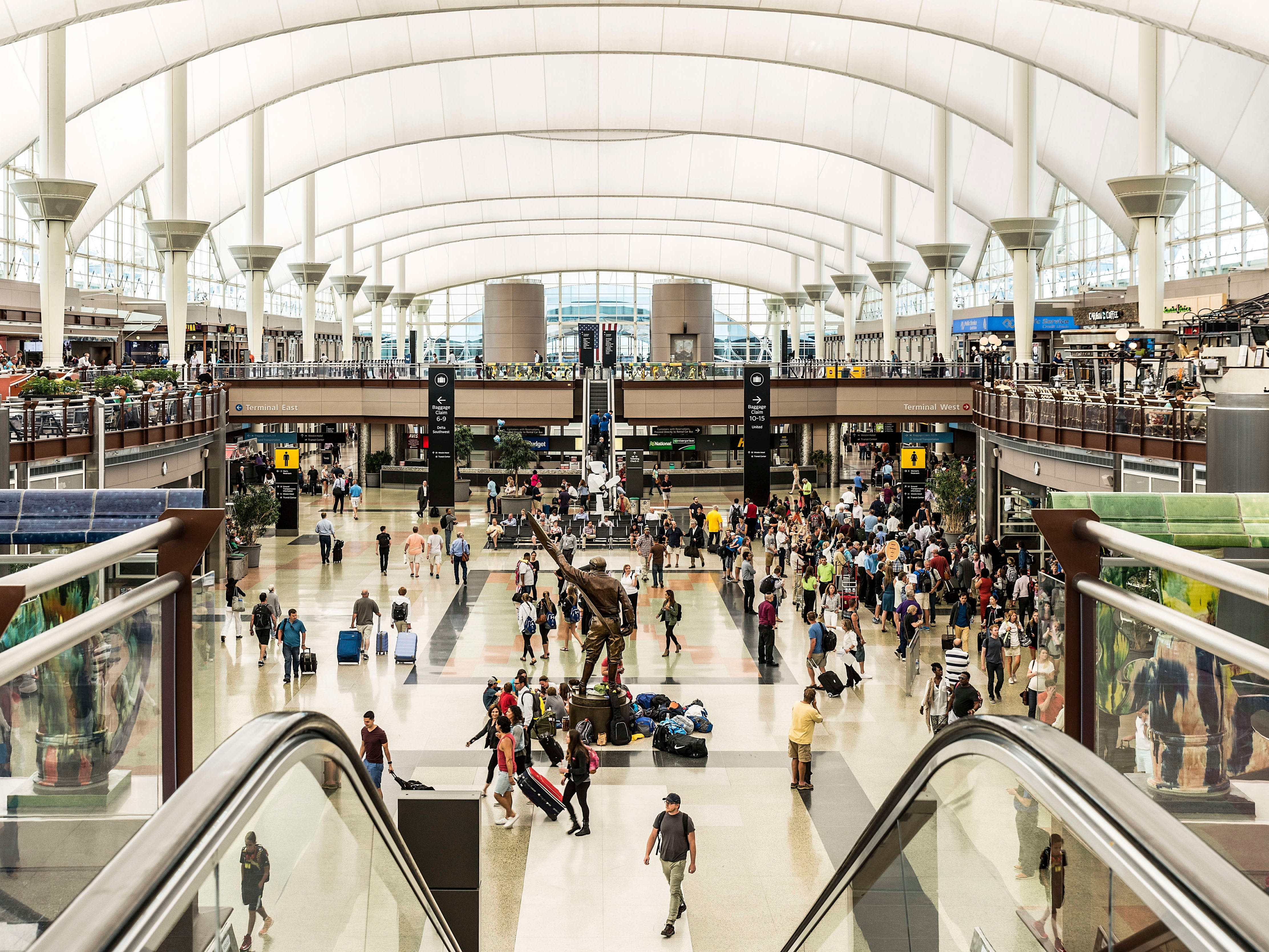 The 5 US airports with the longest walks to the gate — and the 5 airports with the shortest