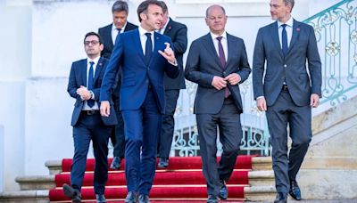 VÍDEO: Macron apoya que Ucrania pueda atacar posiciones rusas mientras Scholz incide en el derecho a "defenderse"