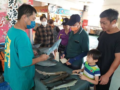 桃園永安漁港推廣食魚教育 六日來「摸魚」闖關