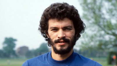 El gran momento político de Sócrates, uno de los futbolistas más singulares de Brasil