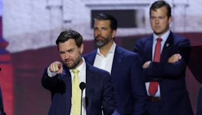 J.D Vance acepta su candidatura a vicepresidente y alaba a Trump en "una noche de esperanza" para EEUU