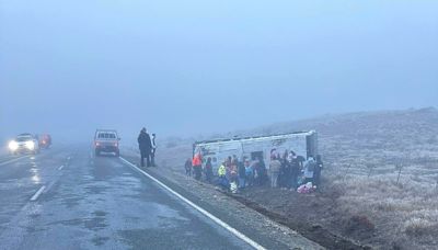 Buses carrying Chinese tourists veer off New Zealand road in 2 crashes at the same spot. 15 hurt