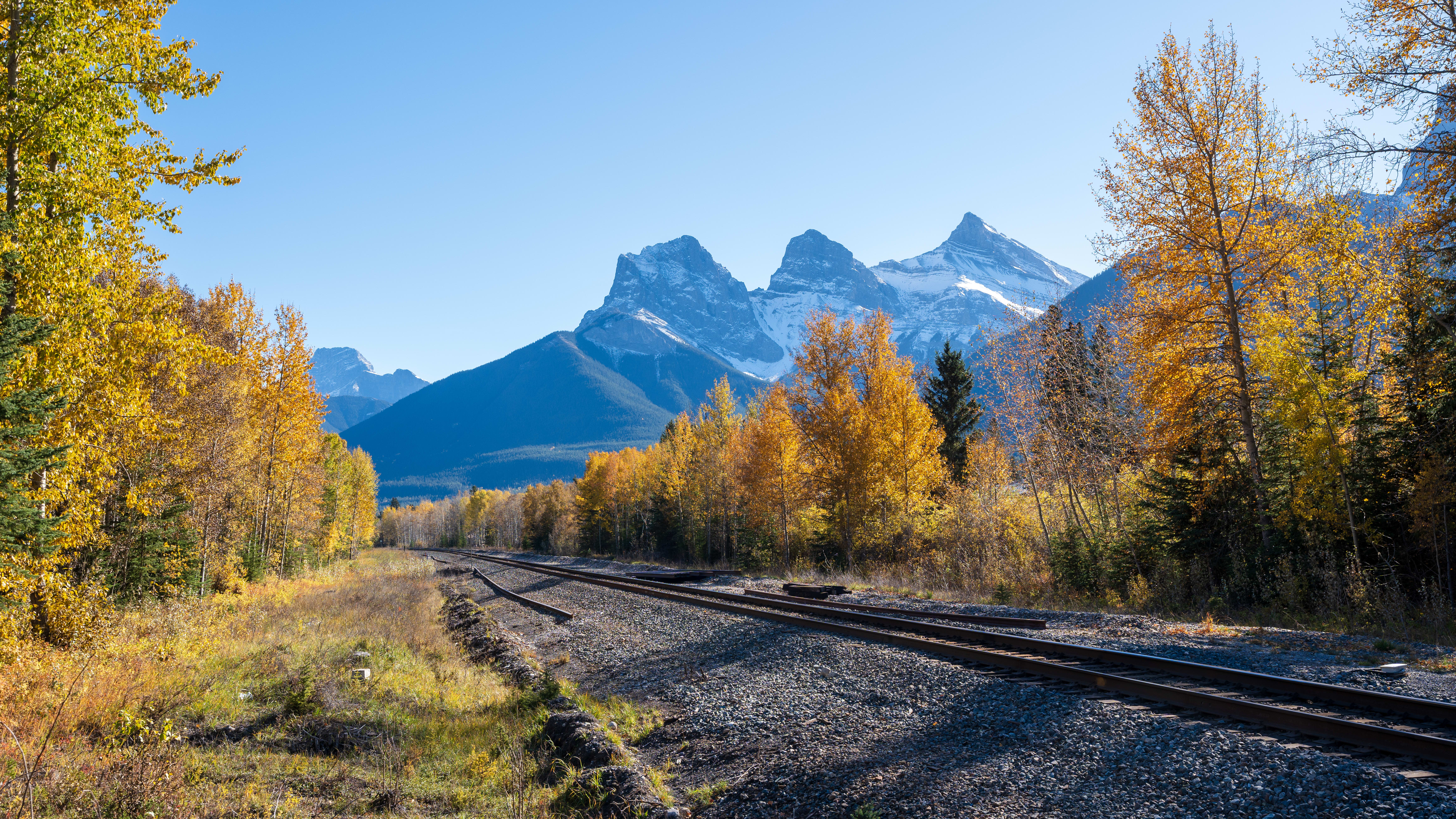 This Train Ride Through Canada’s Fall Colors Will Leave You Speechless