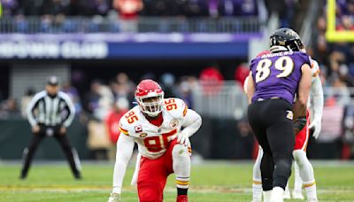 Chris Jones talking to Andy Reid about rest days at Chiefs training camp