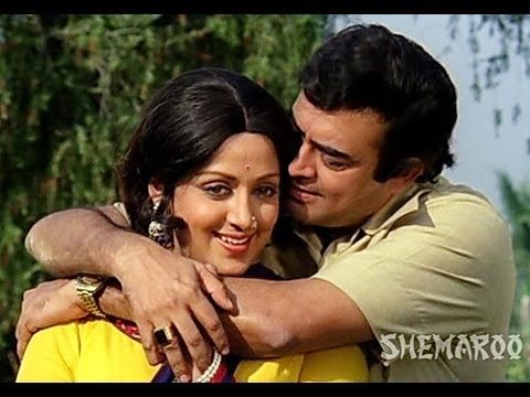 This superstar was madly in love with Hema Malini, didn't marry her, later linked to another actress, was 'cursed' to remain bachelor, died at a young age