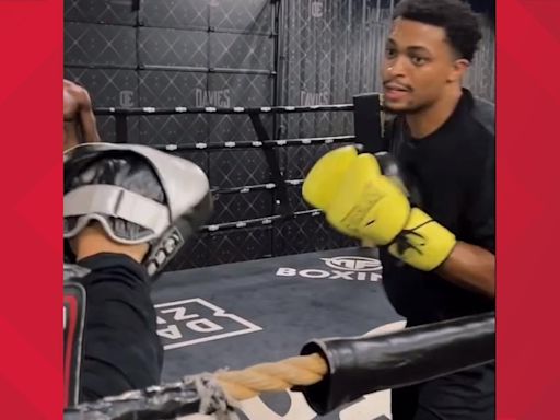 Spurs' Keldon Johnson puts on the gloves and gets in the boxing ring