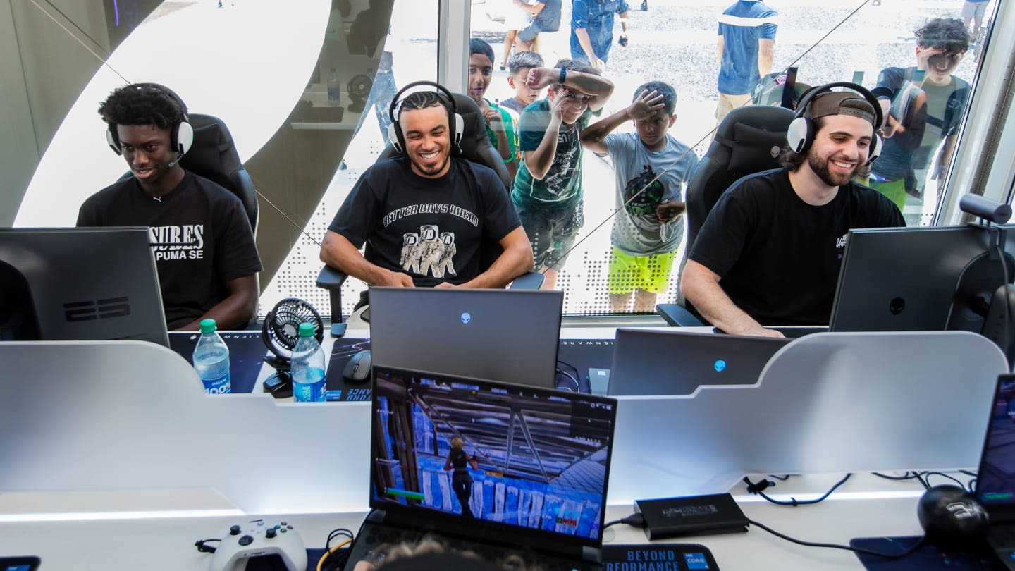 LOOK: Tre Jones, Sidy Cissoko Spend Time Gaming With Spurs Fans