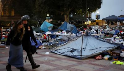 La Policía de Los Ángeles desmanteló el campamento en la UCLA, retomó el predio y arrestó a 132 manifestantes