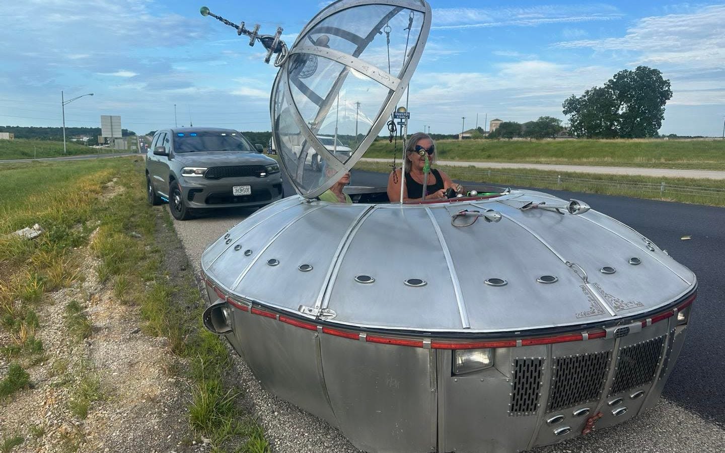 Police pull over ‘UFO’ for minor traffic offence