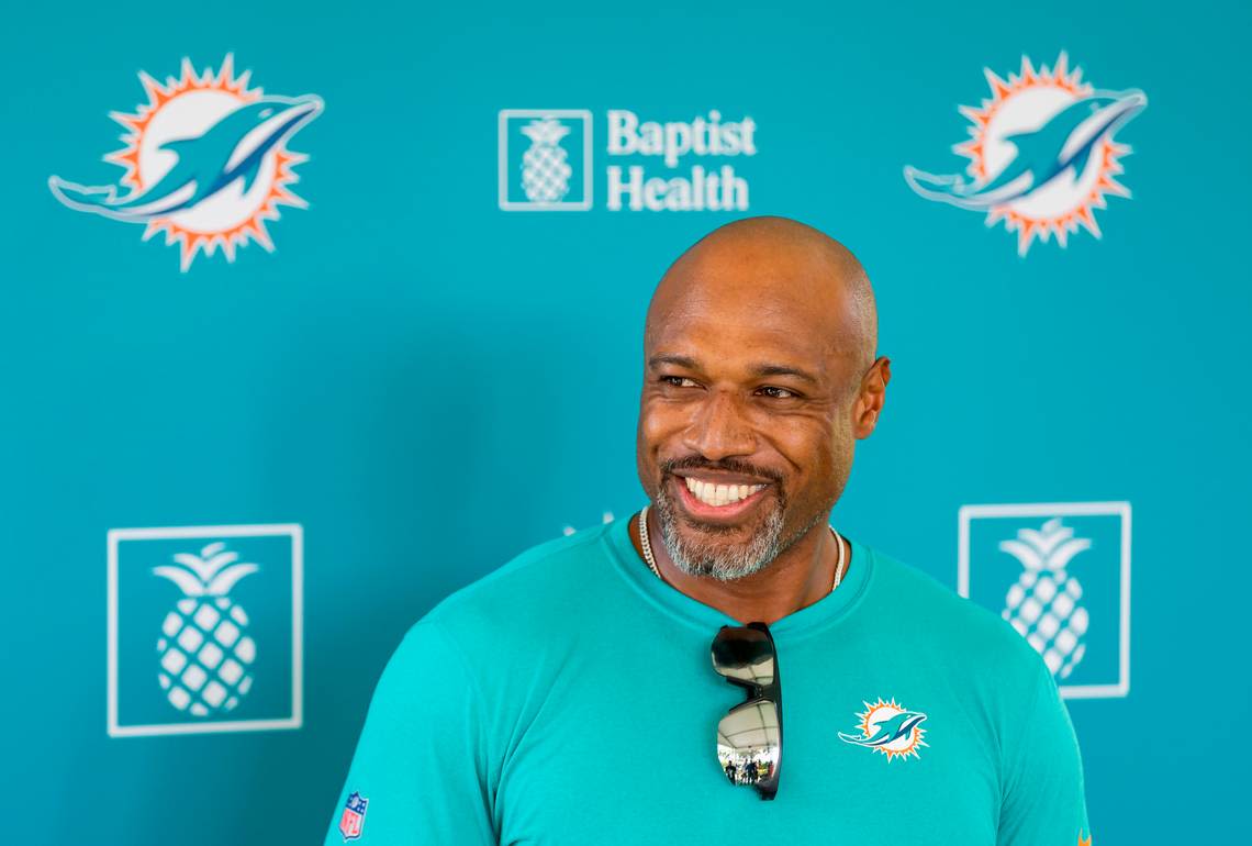 Dolphins’ Weaver on Cam Smith, Robinson, Ramsey, more. And Hard Rock practice canceled