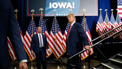 A top poll showing Trump narrowly ahead in Iowa is a warning sign for his campaign