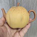 #茶壺，梨子壺，大概190毫升左右，工藝師全手工制作仿生花器