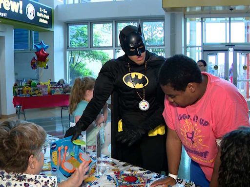 Steelers' Miles Killebrew dresses as Batman, celebrates birthday with kids at Children's Hospital